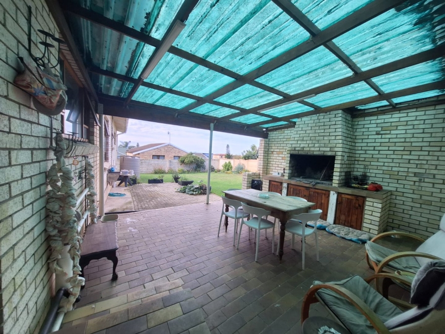 3 Bedroom Property for Sale in Wavecrest Eastern Cape